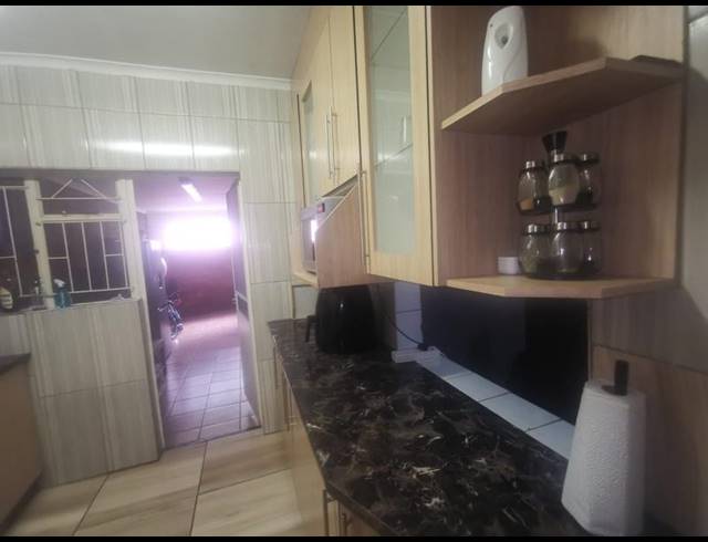 3 BEDROOM HOUSE FOR SALE IN BERTON PARK